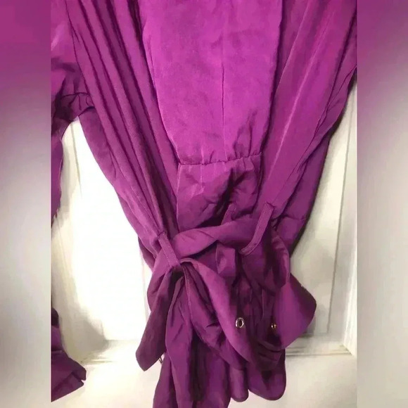 V neck belted top - Picture 14 of 16